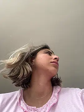 Snapshot of Ameellie chatting on December 19, 2025, 2:19 pm Ameellie online show from December 19, 2025, 2:19 pm