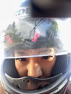 yoonipooni online show from December 15, 2024, 9:35 am