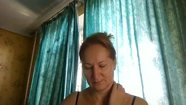 Snapshot of AmellyGrand chatting on July 4, 2026, 6:42 am AmellyGrand online show from July 4, 2026, 6:42 am