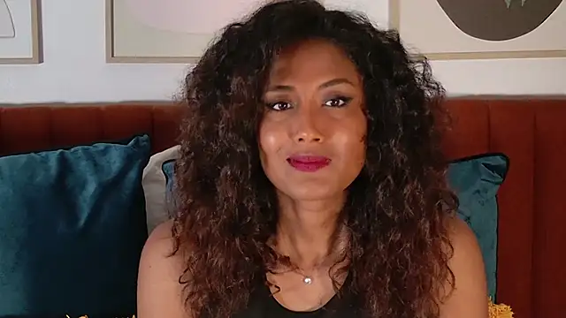 ShanialaFrancaise online show from May 23, 2026, 1:10 pm