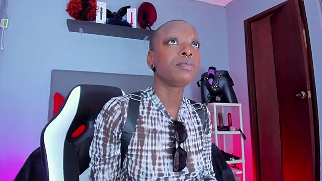 Snapshot of Coco_Kiss chatting on November 24, 2025, 7:03 pm Coco Kiss online show from November 24, 2025, 7:03 pm