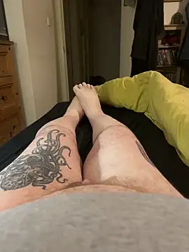 Snapshot of chatting on December 3, 2025, 9:47 pm online show from December 3, 2025, 9:47 pm