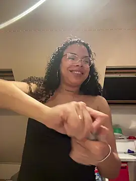 Snapshot of naomikandra chatting on November 28, 2025, 4:51 pm naomikandra online show from November 28, 2025, 4:51 pm