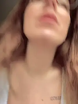 Snapshot of MommmyYummy chatting on November 18, 2025, 10:40 am MommmyYummy online show from November 18, 2025, 10:40 am