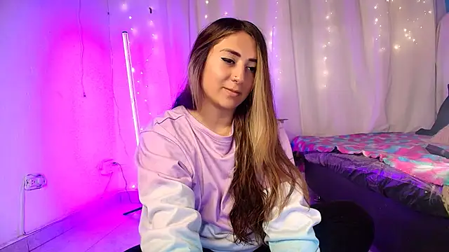 Snapshot of Natasha_Wilde_ chatting on September 18, 2025, 10:46 pm Natasha Wilde online show from September 18, 2025, 10:46 pm