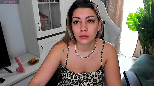 Snapshot of EveEvian chatting on March 12, 2025, 8:19 am EveEvian online show from March 12, 2025, 8:19 am