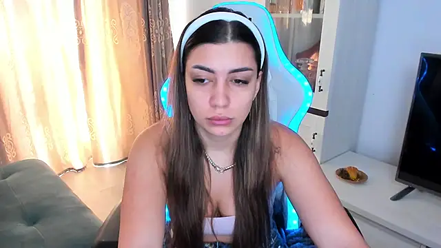 Snapshot of EveEvian chatting on February 20, 2025, 11:09 am EveEvian online show from February 20, 2025, 11:09 am