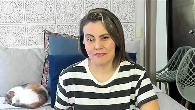 V monse online show from February 24, 2025, 2:37 pm