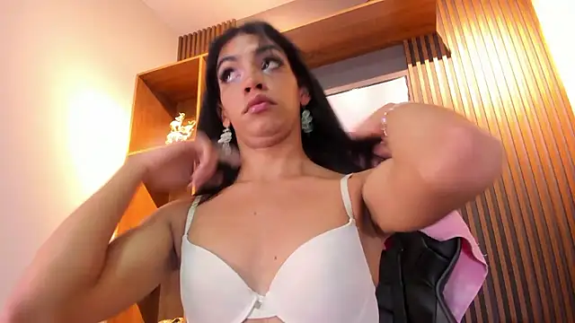 Snapshot of Alahia_Rodriguez chatting on January 8, 2026, 2:23 pm Alahia Rodriguez online show from January 8, 2026, 2:23 pm