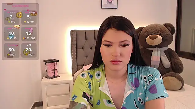 Snapshot of Nicols66 chatting on November 17, 2025, 10:03 pm Nicols66 online show from November 17, 2025, 10:03 pm