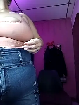 EllisW8 online show from October 22, 2025, 10:47 am