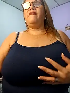 EllisW8 online show from November 4, 2025, 10:46 pm