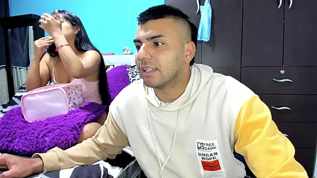 Snapshot of 2ScarletandRyan8 chatting on October 23, 2025, 10:03 am 2ScarletandRyan8 online show from October 23, 2025, 10:03 am