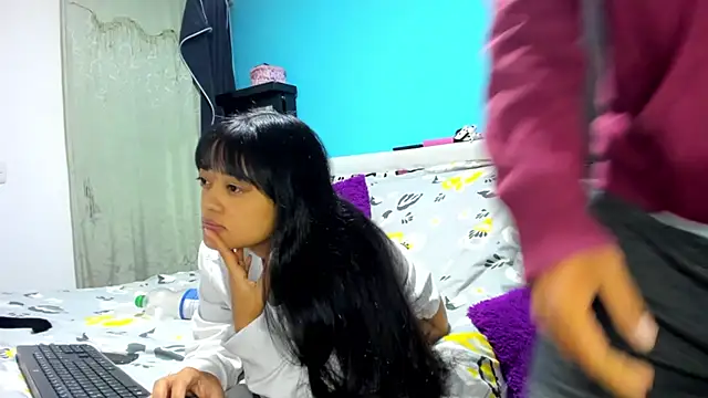 Snapshot of 2ScarletandRyan8 chatting on November 13, 2025, 9:57 am 2ScarletandRyan8 online show from November 13, 2025, 9:57 am