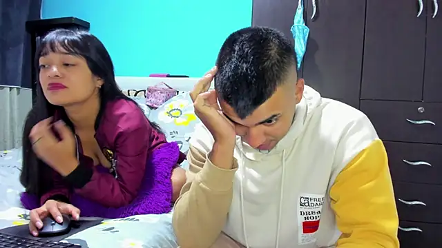 Snapshot of 2ScarletandRyan8 chatting on November 21, 2025, 10:03 am 2ScarletandRyan8 online show from November 21, 2025, 10:03 am