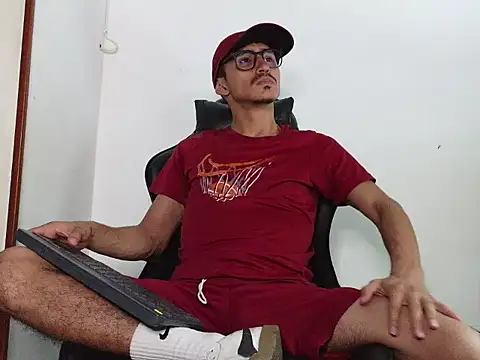 Snapshot of HomeAloneK chatting on December 18, 2025, 10:13 pm HomeAloneK online show from December 18, 2025, 10:13 pm