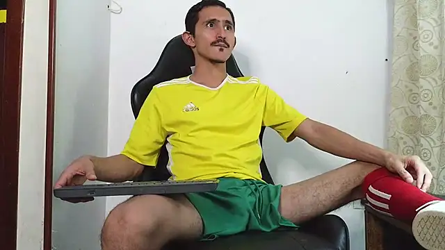 Snapshot of HomeAloneK chatting on February 3, 2026, 7:30 pm HomeAloneK online show from February 3, 2026, 7:30 pm