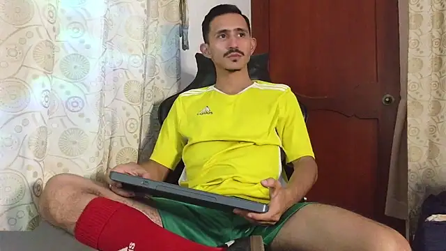 Snapshot of HomeAloneK chatting on April 7, 2026, 3:36 pm HomeAloneK online show from April 7, 2026, 3:36 pm