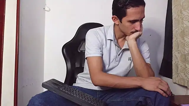 Snapshot of HomeAloneK chatting on February 9, 2026, 7:12 pm HomeAloneK online show from February 9, 2026, 7:12 pm