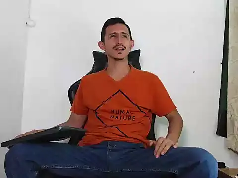 Snapshot of HomeAloneK chatting on December 21, 2025, 7:37 pm HomeAloneK online show from December 21, 2025, 7:37 pm