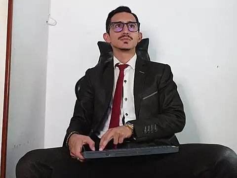 Snapshot of HomeAloneK chatting on January 5, 2026, 7:50 pm HomeAloneK online show from January 5, 2026, 7:50 pm