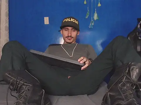 HomeAloneK online show from October 24, 2025, 7:24 pm