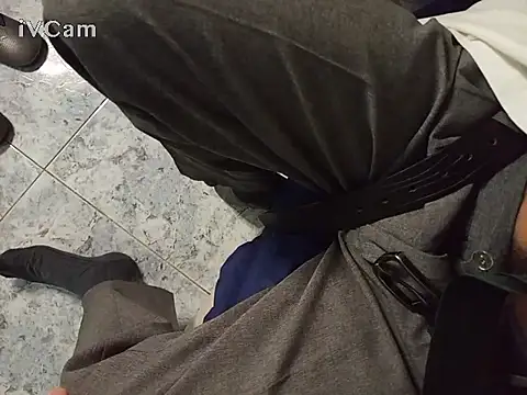 HomeAloneK online show from November 19, 2025, 8:20 pm