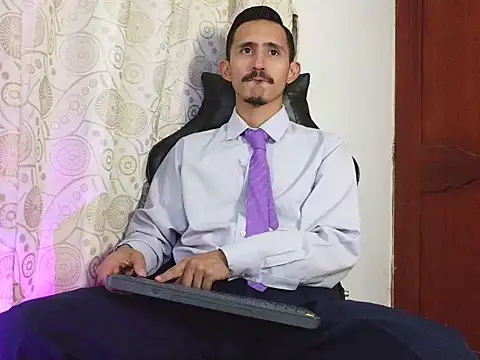 Snapshot of HomeAloneK chatting on April 14, 2026, 7:30 pm HomeAloneK online show from April 14, 2026, 7:30 pm