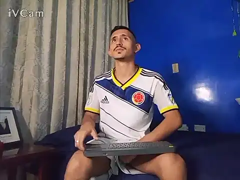 HomeAloneK online show from November 24, 2025, 8:31 pm