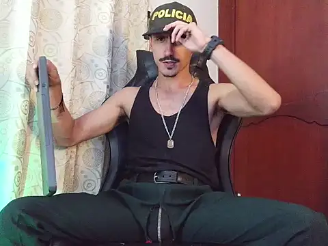 Snapshot of HomeAloneK chatting on April 10, 2026, 7:32 pm HomeAloneK online show from April 10, 2026, 7:32 pm