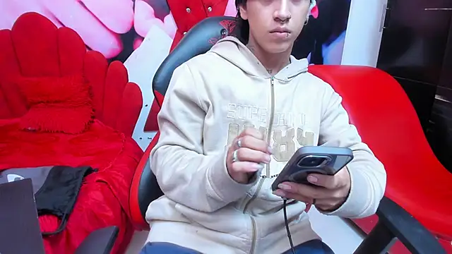 Snapshot of alex_477 chatting on December 14, 2025, 12:00 pm alex 477 online show from December 14, 2025, 12:00 pm