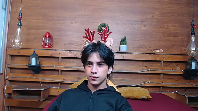 Snapshot of alex_477 chatting on December 2, 2025, 11:34 am alex 477 online show from December 2, 2025, 11:34 am