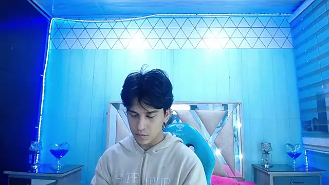 Snapshot of alex_477 chatting on October 31, 2025, 11:29 am alex 477 online show from October 31, 2025, 11:29 am