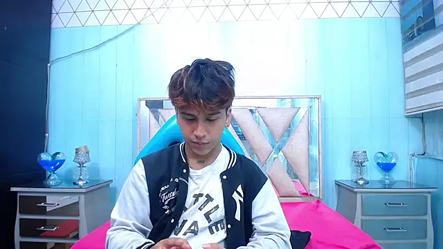 Snapshot of alex_477 chatting on September 16, 2025, 11:44 am alex 477 online show from September 16, 2025, 11:44 am