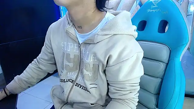 Snapshot of alex_477 chatting on November 17, 2025, 11:36 am alex 477 online show from November 17, 2025, 11:36 am