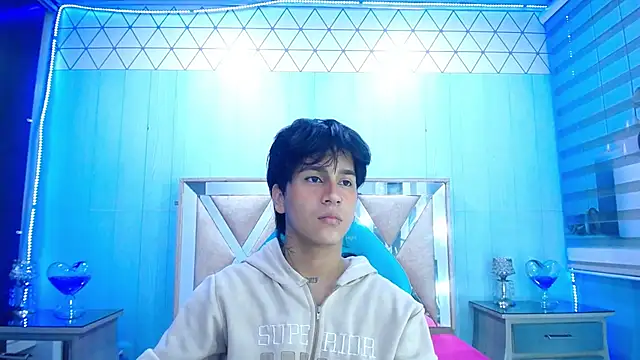 Snapshot of alex_477 chatting on October 24, 2025, 11:42 am alex 477 online show from October 24, 2025, 11:42 am