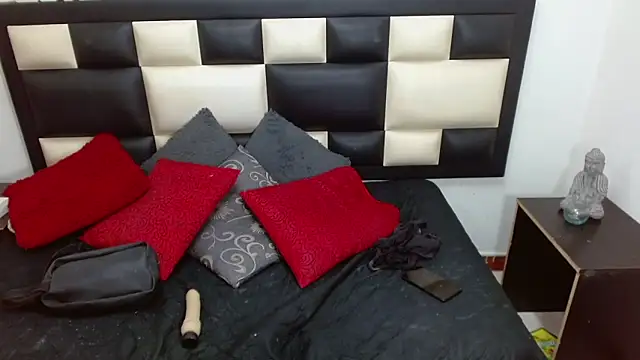 Snapshot of kiwii_nasty chatting on November 9, 2025, 6:01 pm kiwii nasty online show from November 9, 2025, 6:01 pm