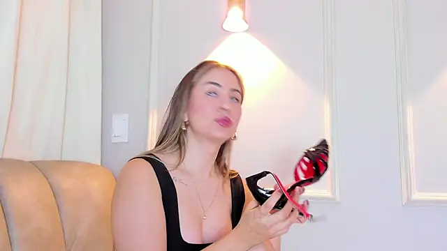 Snapshot of Lia_walton chatting on December 16, 2025, 12:20 pm Lia walton online show from December 16, 2025, 12:20 pm