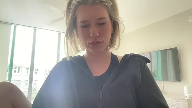 xoxoxjenn online show from March 19, 2026, 6:52 pm