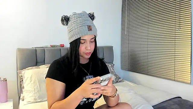 Gigi-bom online show from March 10, 2026, 9:41 pm