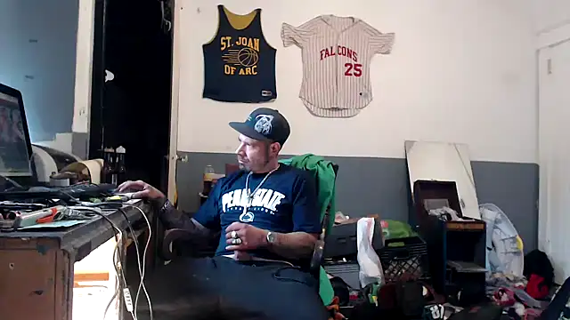 Snapshot of sledge901 chatting on October 18, 2025, 5:37 pm sledge901 online show from October 18, 2025, 5:37 pm