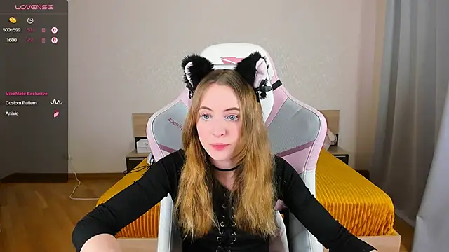 Snapshot of Cowell_Adelina chatting on November 3, 2025, 9:35 am Cowell Adelina online show from November 3, 2025, 9:35 am