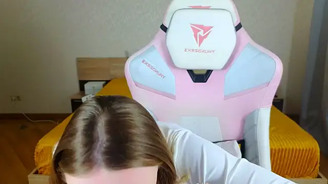 Cowell Adelina online show from December 15, 2025, 9:26 am