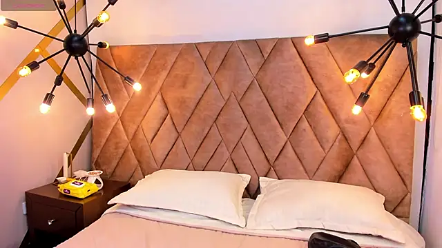 Feniix   online show from April 18, 2026, 5:21 am