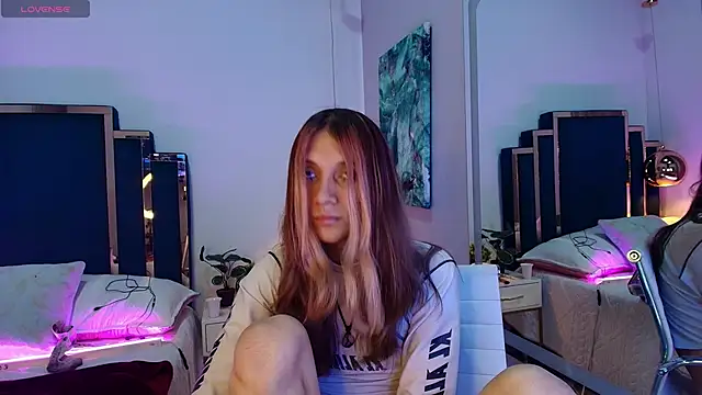 Snapshot of Feniix__ chatting on June 4, 2026, 4:50 am Feniix online show from June 4, 2026, 4:50 am