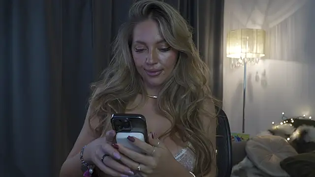 Snapshot of JoanneGG chatting on November 16, 2025, 6:07 am JoanneGG online show from November 16, 2025, 6:07 am