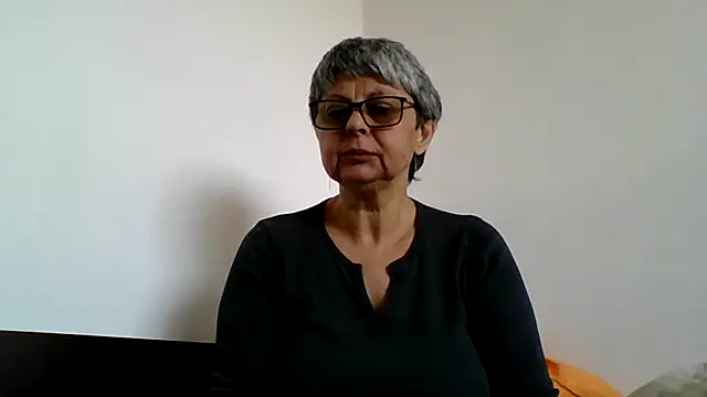 roseblak42 online show from April 5, 2026, 7:59 am