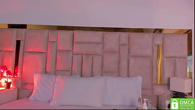 Miss Abigail  online show from November 21, 2025, 12:59 pm