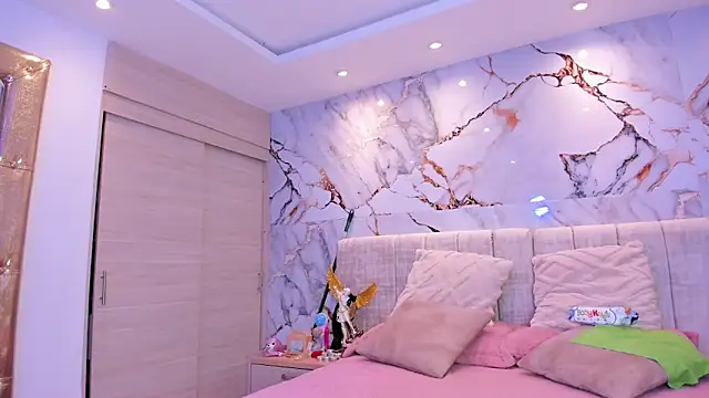 kiana cream online show from December 22, 2025, 2:50 pm