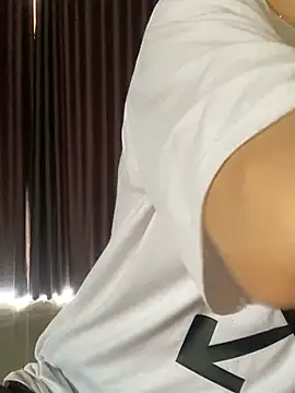 Snapshot of Ruby_bear chatting on March 21, 2025, 4:28 am Ruby bear online show from March 21, 2025, 4:28 am